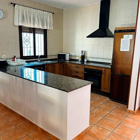 Casa Con Piscina Privada A Un Paso Del Pueblo Chalet *
