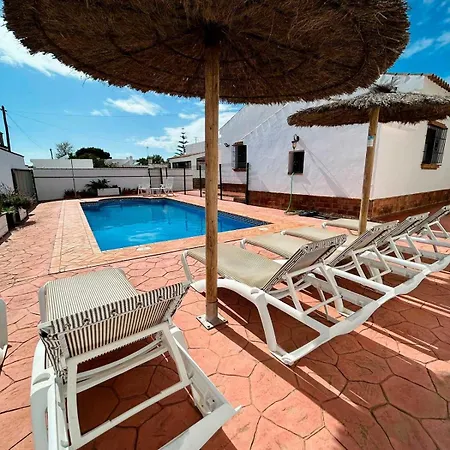 Casa Con Piscina Privada A Un Paso Del Pueblo Chalet *